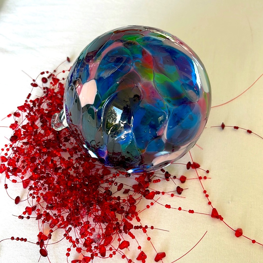 Gorgeous glass decorative ornament… Great size… Amazing colors… a striking peace